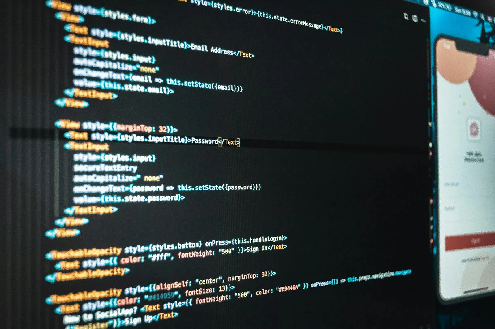 Программист работает на ноутбуке с открытым ИИ-ассистентом - современная QA-практика в SunStrike Studios